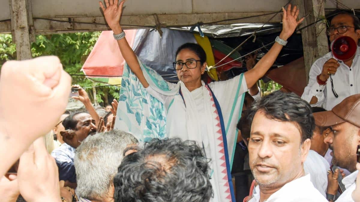 Mamata Hits Streets In Kolkata, Threatens TMC Will Protest In Delhi If Blocked