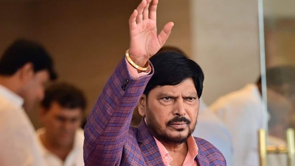 Ramdas Athawale: सहज उपलब्ध होणारी हातभट्टीची दारू अधिकृत करा, शासनाला महसूल मिळेल: रामदास आठवले