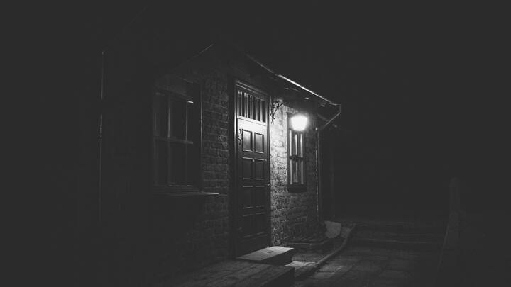 इसका मतलब यह है कि खंडहरों में महसूस होने वाला वह भयानक डर वास्तव में किसी भूत-प्रेत की मौजूदगी का नहीं होता, बल्कि वातावरण में फैली उसी अदृश्य कंपन के प्रति हमारे शरीर की एक स्वाभाविक प्रतिक्रिया होती है.