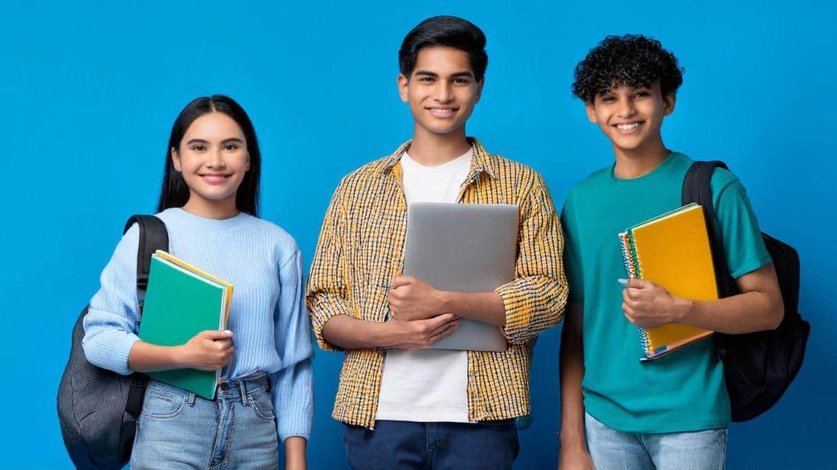 18 साल के हो गए? तुरंत बनवा लें ये सरकारी कार्ड, वो भी बिना किसी दफ्तर के चक्कर काटे