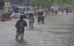 Heavy Rains Lash Kerala As Monsoon Set To Arrive Today; Delhi Under Yellow Alert For Rain