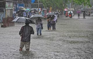 Heavy Rains Lash Kerala As Monsoon Set To Arrive Today; Delhi Under Yellow Alert For Rain