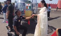 Nashik News: दीक्षांत सोहळ्यात प्रेमाची भरारी! नाशिकमध्ये वैमानिकाने हेलिकॉप्टरसमोर गुडघ्यावर बसून प्रेयसीला केले प्रपोज, PHOTO