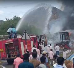 Nashik Bus Fire: मुंबई-आग्रा महामार्गावर बर्निंग बसचा थरार, 54 प्रवासी बालंबाल बचावले; PHOTO