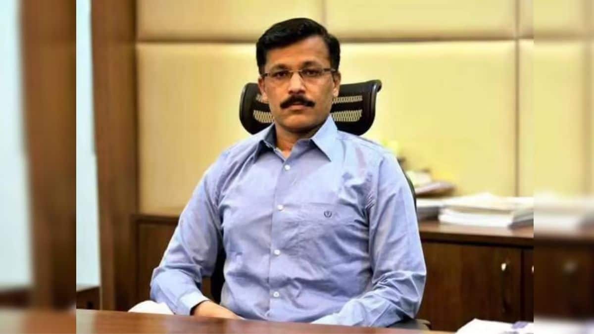 भेसळीविरोधातील धडक कारवाईमुळे मराठवाड्यातून तुकाराम मुंडेंना पाठिंबा; बदली न करण्याची ग्राहक पंचायतीची मागणी भेसळीविरोधातील धडक कारवाईमुळे मराठवाड्यातून तुकाराम मुंडेंना पाठिंबा; बदली न करण्याची ग्राहक पंचायतीची मागणी