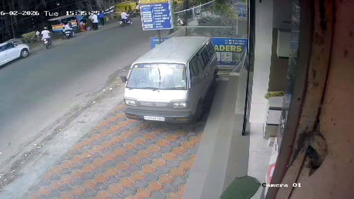 முதியவர் மீது மோதி நிற்காமல் பறந்த கார்! கோவையை உலுக்கிய CCTV காட்சி.