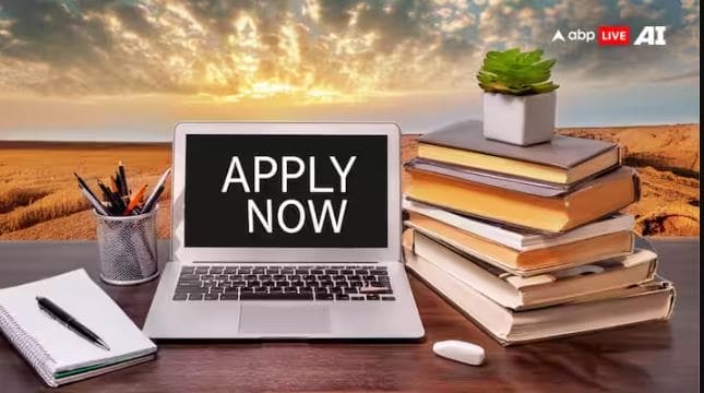 Job Vacancies : ਉੱਤਰਾਖੰਡ ਵਿੱਚ ਸਰਕਾਰੀ ਨੌਕਰੀ ਦੀ ਤਿਆਰੀ ਕਰ ਰਹੇ ਨੌਜਵਾਨਾਂ ਲਈ ਖੁਸ਼ਖਬਰੀ ਹੈ। ਉੱਤਰਾਖੰਡ ਅਧੀਨਸਤ ਸੇਵਾ ਚੋਣ ਆਯੋਗ (UKSSSC) ਨੇ ਸਹਾਇਕ ਖੇਤੀਬਾੜੀ ਅਧਿਕਾਰੀ (AAO), ਚਾਰਾ ਸਹਾਇਕ ਅਤੇ ਹੋਰ ਅਸਾਮੀਆਂ ਲਈ ਭਰਤੀ ਦਾ ਅਧਿਕਾਰਕ ਨੋਟੀਫਿਕੇਸ਼ਨ ਜਾਰੀ ਕਰ ਦਿੱਤਾ ਹੈ। ਇਸ ਭਰਤੀ ਮੁਹਿੰਮ ਤਹਿਤ ਕੁੱਲ 90 ਖਾਲੀ ਅਸਾਮੀਆਂ ਭਰੀਆਂ ਜਾਣਗੀਆਂ।