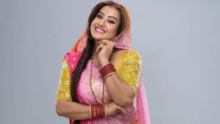 চুটিয়ে অভিনয় করেছেন একসময়। অথচ জনপ্রিয়তার শিখরে থাকাকালীনই বিপত্তি। রাতারাতি কাজ চলে যায় হাত থেকে। তার  পর শুধু বিতর্ক আর বিতর্ক।