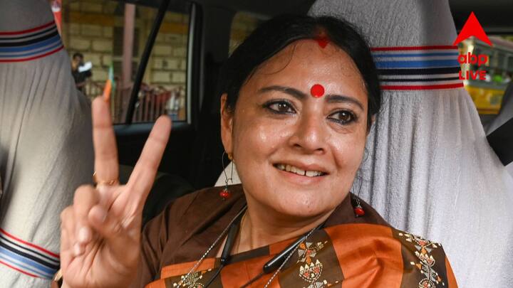 আর এবার, শৌচাগারের বিষয়টিতে জোর দিলেন, অগ্নিমিত্রা পাল। আজ তিনি ঘোষণা করেছেন যে, শহরে যাঁদের বাড়িতে পাকা শৌচাগার নেই, নির্দিষ্ট জায়গায় আবেদন করলে সরকার তা বানিয়ে দেবে।
