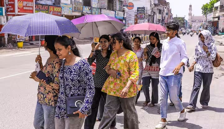 বুধবার কলকাতার সর্বোচ্চ তাপমাত্রা ছিল ৩৬.১ ডিগ্রি সেলসিয়াস। আর সর্বনিম্ন তাপমাত্রা ছিল ২৯.২ ডিগ্রি সেলসিয়াস।