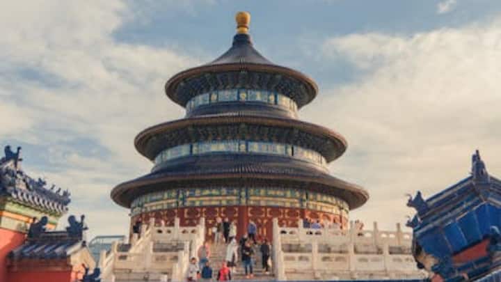 इस मंदिर परिसर में कुल 92 में प्राचीन इमारतें और 600 कमरे हैं. यह चीन में मौजूद सबसे पूर्ण शाही बलि भवन परिसर है और स्वर्ग को बलि अर्पित करने के लिए दुनिया का सबसे बड़ा मौजूदा भवन परिसर है