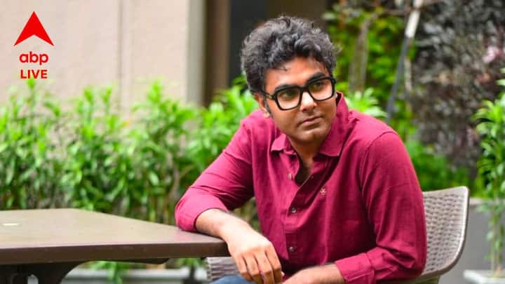 এই সিনেমায় নতুন চমক হতে চলেছেন, অর্ণ মুখোপাধ্যায়। নাটকের মঞ্চ থেকে শুরু করে সিনেমা, ওয়েব সিরিজ... অভিনয় থেকে পরিচালনা.. সমস্ত ক্ষেত্রেই অবাধ বিচরণ অর্ণর। আর এবার তাঁকে দেখা যাবে, একেনবাবুর সিনেমায়। একেবারে নতুন ভূমিকায়।
