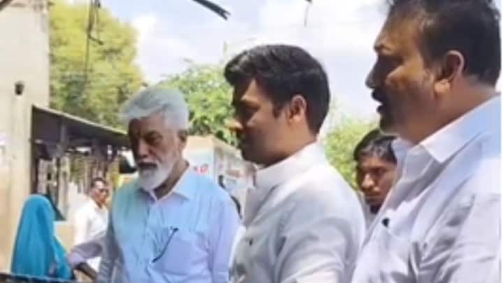 पुरणपोळी नेमकी कशी तयार केली जाते, याची संपूर्ण माहिती त्यांनी स्थानिक कारागिरांकडून जाणून घेतली.