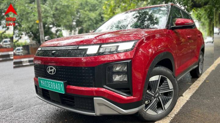Hyundai Creta Electric Long Range-এর দাম 22 লক্ষ 18 হাজার টাকা। এই গাড়ি রেঞ্জ দেয় 473 কিমি।