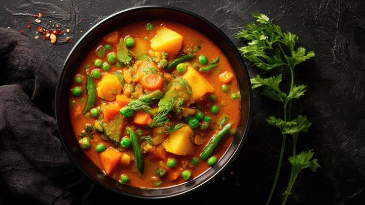 एशियाई देश ताइवान इस सूची में चौथे स्थान पर काबिज है, जहां की लगभग 13% से 14% आबादी मांसाहारी भोजन से पूरी तरह दूरी बनाकर रहती है. ताइवान में शाकाहार की मुख्य वजह बौद्ध धर्म के जीवों पर करुणा करने के सिद्धांत हैं.
