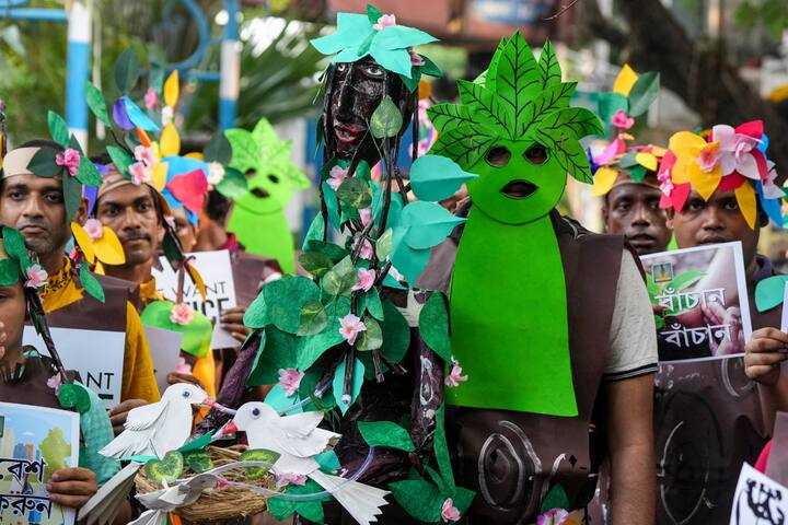 People take part in an awareness campaign on the eve of World Environment Day, in Kolkata, West Bengal. (Image Source: PTI)