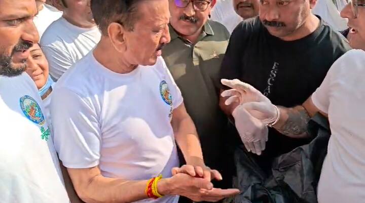 नाशिकमधील उंटवाडी परिसरातील 'नंदिनी नदी'पात्रात स्वच्छता मोहीम सुरू असताना ही घटना घडली.