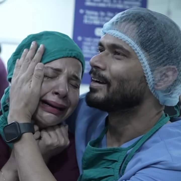 संभावनाने इन्स्टा फॅन्ससोबत आई झाल्याची आनंदाची बातमी शेअर केली आहे. तिनं पोस्टला, 'या वर्षीची मोठी दिवाळी लवकर आली आहे', असं कॅप्शन दिलं आहे.