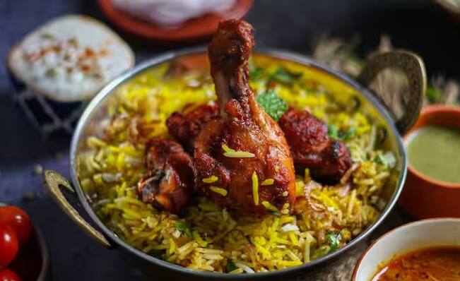 ભગવાન બુદ્ધના અહિંસાના ઉપદેશો હોવા છતાં બૌદ્ધ ધર્મના લોકો માંસ ખાવાનું ચલણ ખૂબ વધારે છે. વૈશ્વિક આંકડા અનુસાર, લગભગ 97 ટકા બૌદ્ધો માંસ ખાય છે.