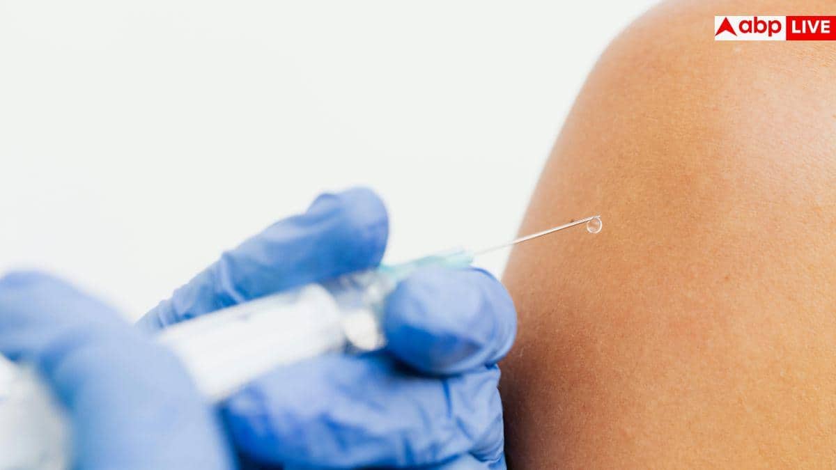 Pneumonia Vaccine: उम्र 50 पार और बार-बार रहता है खांसी-जुकाम? जान लें कब है निमोनिया वैक्सीन की जरूरत