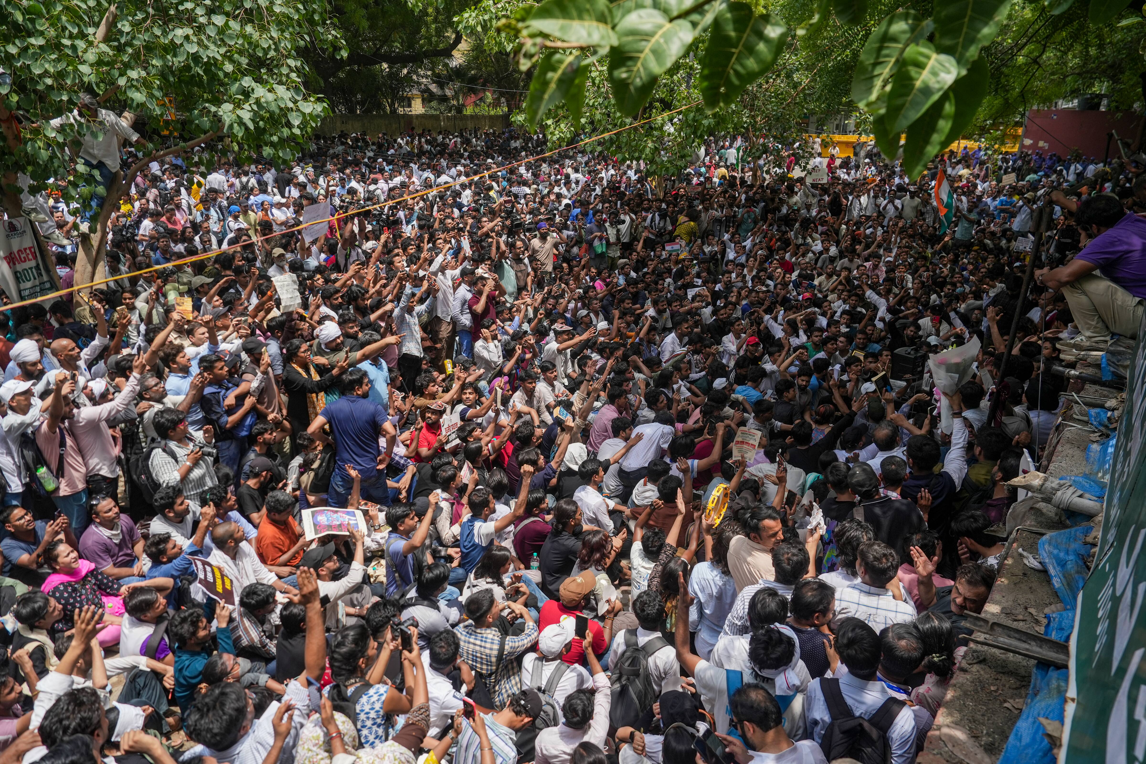 CJP Protest: కేంద్రమంత్రి ధర్మేంద్ర ప్రధాన్ రాజీనామా చేయాల్సిందే! ఢిల్లీ వీధుల్లో బొద్దింకల గర్జన!