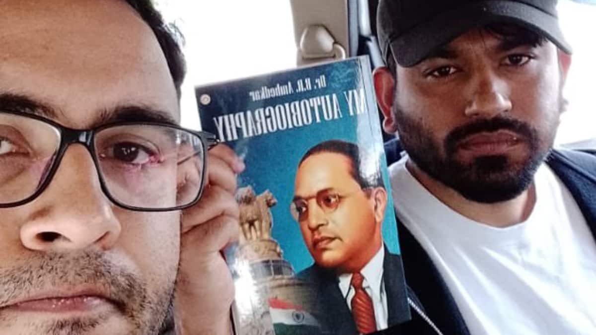 Cockroach Janta Party Protest: Dipke Poses With Ambedkar Poster On Way To Jantar Mantar