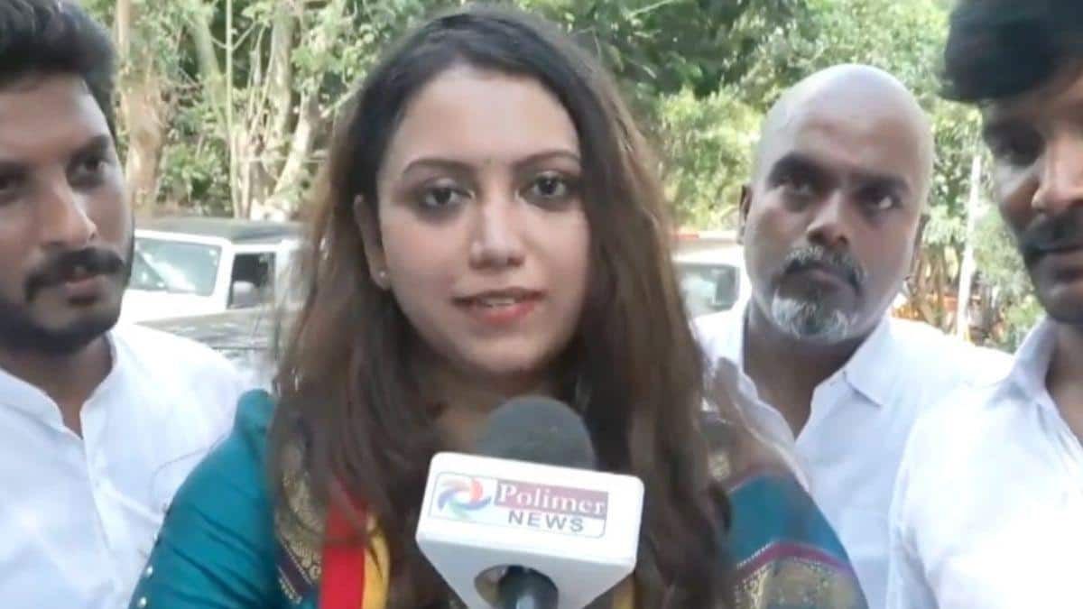 தமிழக வெற்றிக் கழகத்தில் இணைந்தார் ஜாய் கிரிஸில்டா!