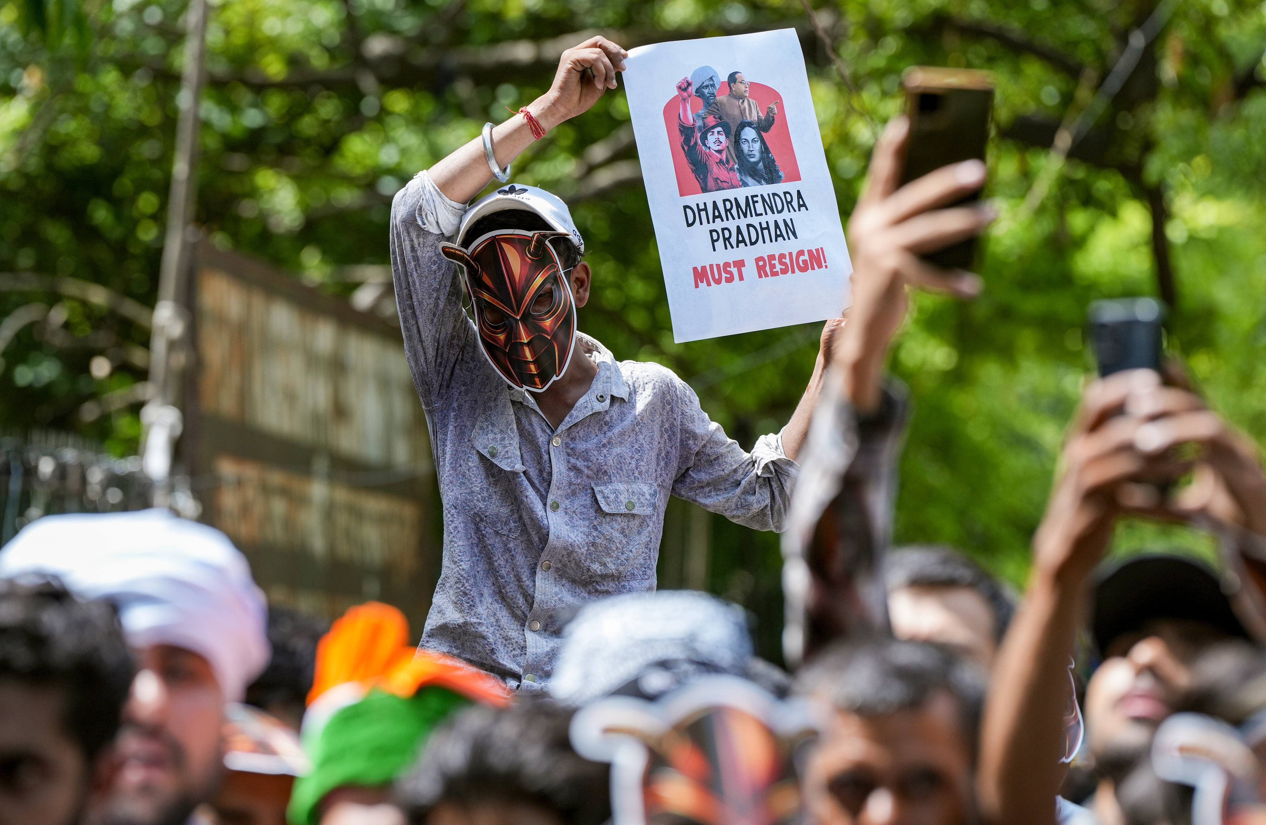CJP Protest: కేంద్రమంత్రి ధర్మేంద్ర ప్రధాన్ రాజీనామా చేయాల్సిందే! ఢిల్లీ వీధుల్లో బొద్దింకల గర్జన!