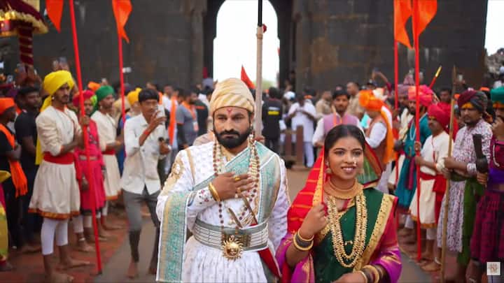 त्यानंतर शिवपालखी वाजत गाजत राजसदरेवर येईल आणि शिवराज्याभिषेकाचा मुख्य सोहळा सुरू होईल.