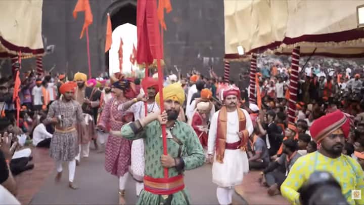 युवराज संभाजीराजे छत्रपती महाराज यांच्या मार्गदर्शनानंतर राजसदर ते जगदीश्वर मंदिर अशी पालखी मिरवणूक निघेल.