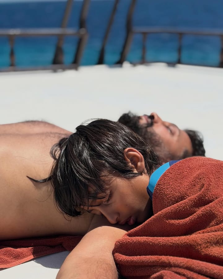 जेनेलिया के इस लेटेस्ट पोस्ट में कई क्यूट मोमेंट्स की झलक देखने को मिली.  तस्वीरों में परिवार के साथ बिताए गए खास लम्हे फैंस का दिल जीत रहे हैं और सोशल मीडिया पर खूब पसंद किए जा रहे हैं.