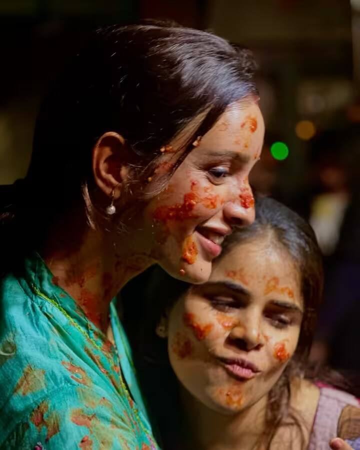 'एक कलाकार म्हणून माझ्यासाठी हा एक अद्भुत अनुभव होता. माझ्यासमोर खूप चॅलेंजेस होते.  आपली कलेला वेगवेगळ्या प्रकारे समजण्यास आणि जाणून घेण्यास मदत मिळाली, संधी मिळाली.   सुरेश त्रिवेणी सरांसोबत काम करण्याची संधी मिळणं, माझ्यासाठी खूप मोठी गोष्ट होती. ते एक उत्तम दिग्दर्शक आहेत. जे प्रत्येक गोष्टीकडे स्पष्ट विचार आणि उत्कृष्ट दूरदृष्टीने पाहतात'.