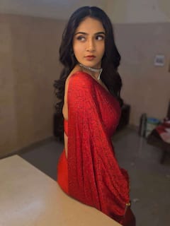 Gayathri Simhadri : కార్తీక దీపం 2 లేడీ విలన్ హాట్ లుక్ - రెడ్ శారీలో హార్ట్ ఫేవరెట్ జ్యోత్స్న