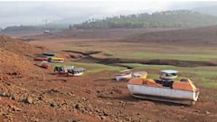 Koyna Dam: उघडे पडलेले डोंगर, मागे सरकलेलं पाणी... कोयना धरणाचे हादरवणारे फोटो