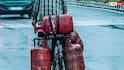 LPG Price Hike: अमेरिका, चीन और पाकिस्तान में कितने का मिलता है एक सिलेंडर, क्या भारत में सच में सबसे सस्ती है LPG?