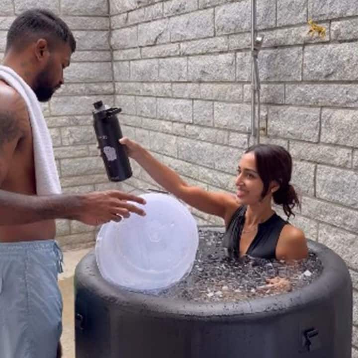 Hardik Pandya helps Mahika Sharma during ice bath: भारतीय क्रिकेटपटू जितका उत्कृष्ट क्रिकेटर आहे, तितकाच तो एक उत्तम जोडीदार आणि प्रियकर आहे. तो त्याची प्रेयसी माहिका शर्माची खूप काळजी घेताना दिसतो.