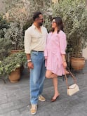 पति संग रोमांटिक हुईं प्रेग्नेंट करिश्मा तन्ना, शेयर की क्यूट तस्वीरें, फ्लॉन्ट किया बेबी बंप