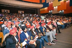 गुलाबी आँखे जो तेरी देखी..; नागपुरात मुख्यमंत्र्यांनी गायले दोन गाणे; दुसरं गाणं धर्मेंद्रचं सुपरहीट, टाळ्या वाजवून दाद