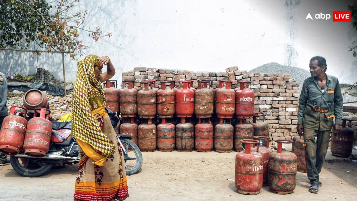 LPG Price Hike: तीन महीने में दूसरी बार महंगा हुआ घरेलू गैस सिलेंडर, विपक्ष ने केंद्र को घेरा, कांग्रेस ने बताया 'वसूली सरकार'