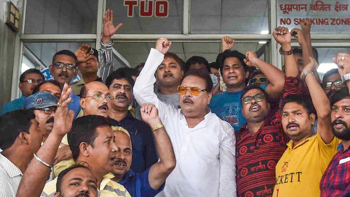 Eggs Hurled At TMC Leader Madan Mitra's Car In West Bengal