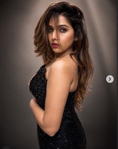 Janhavi Killekar: जान्हवी किल्लेकरचा बोल्ड अवतार चर्चेत;  ग्लॅमरस ब्लॅक गाऊन फोटोशूटने चाहते घायाळ: Photos