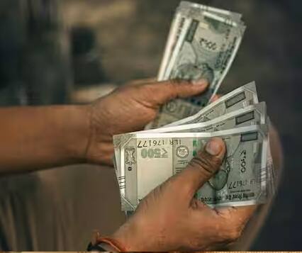 જો તમે આ યોજના હેઠળ ₹20,000ની માસિક આવક મેળવવા માંગતા હોવ તો તમારે ₹29,30,000નું રોકાણ કરવાની જરૂર પડશે. જો તમે વરિષ્ઠ નાગરિક બચત યોજનામાં ₹29,30,000 જમા કરાવો છો તો તમને દર ત્રણ મહિને કુલ ₹60,064 વ્યાજ મળશે. આનો અર્થ એ કે તમારી પાસે દર મહિને ₹20,021 હશે. આ રીતે તમને દર ત્રણ મહિને પાંચ વર્ષ માટે ₹20,021 વ્યાજ  મળશે.