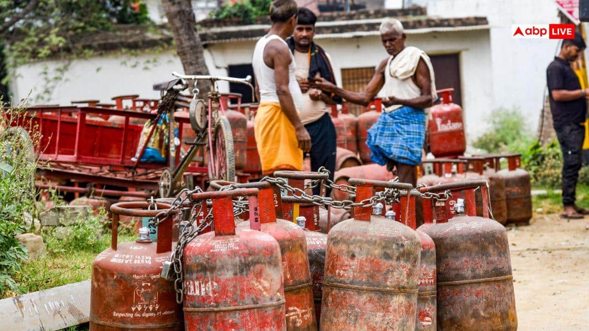 LPG Cylinder: இனி 4 சிலிண்டருக்கு தான்..! விலையை ஏற்றி, மானியத்தையும் குறைத்த மத்திய அரசு - காங்., சாடல்