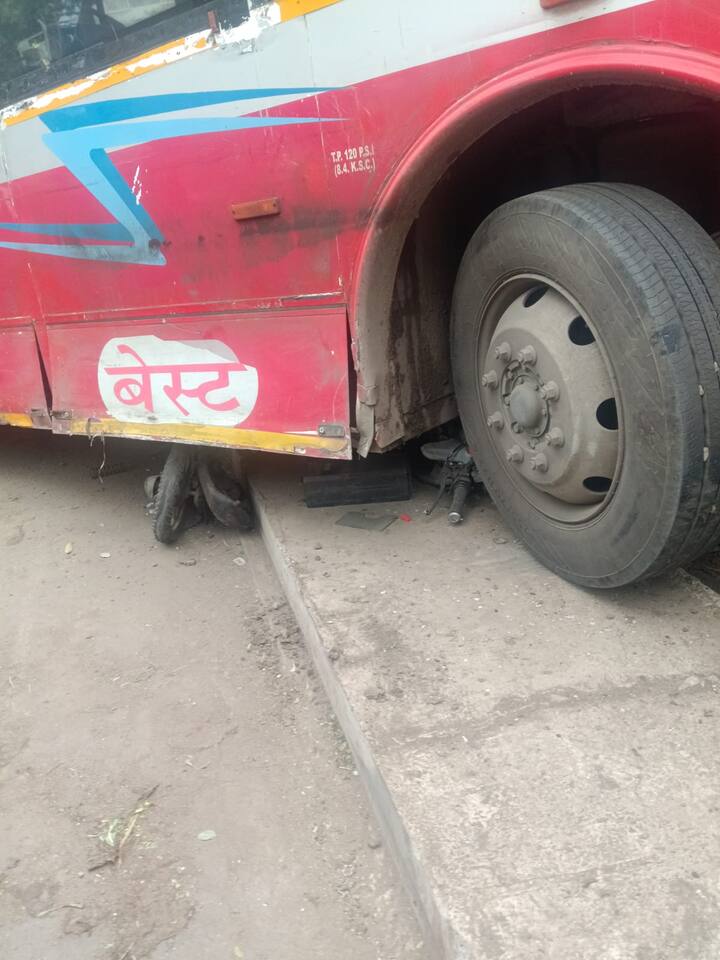 दादर प्लाझा बेस्ट बस अपघात एका जणांचा मृत्यू.... तर तीन जण जखमी सायन रुग्णालयात उपचार सुरू आहेत.