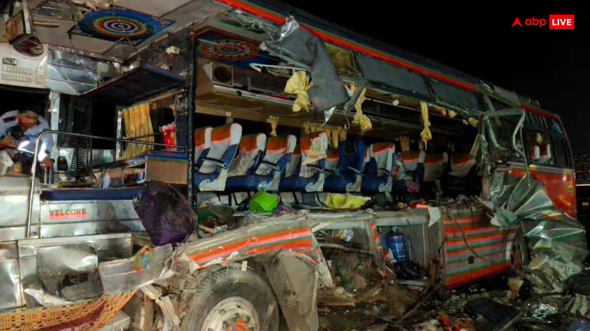 Aurangabad News: औरंगाबाद में भीषण सड़क हादसा, आंध्र प्रदेश के 3 पर्यटकों की मौत, 22 लोग घायल