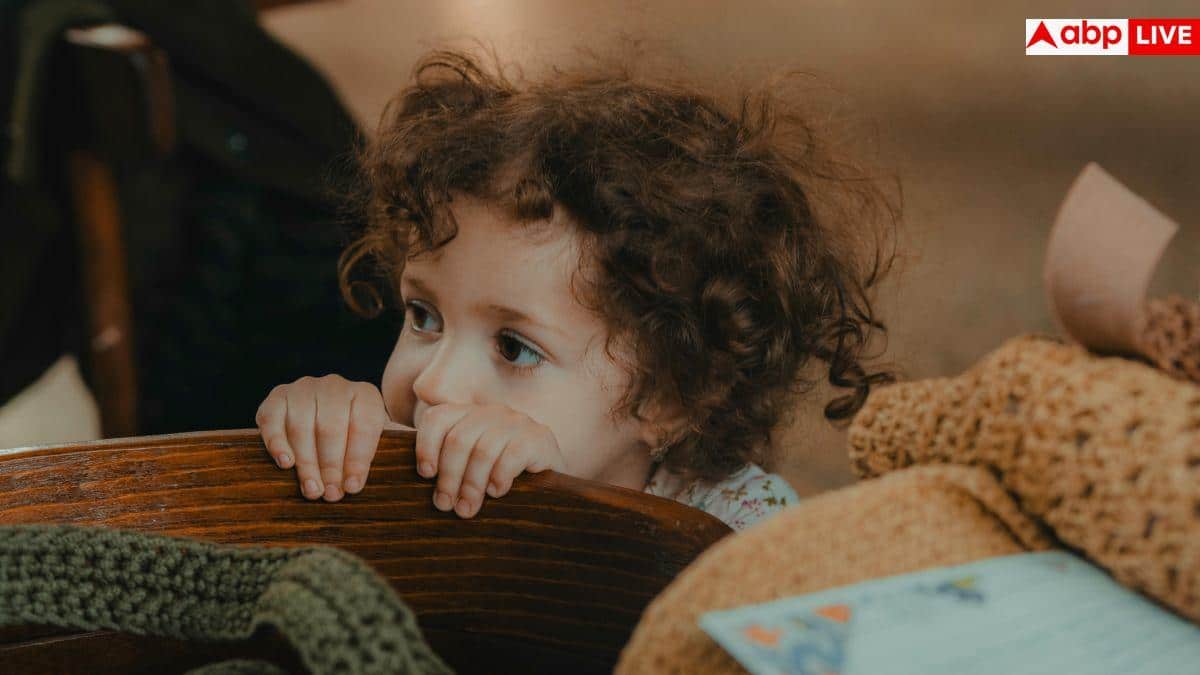 Child Curiosity: भूलकर भी बच्चों के अजीब सवालों पर न हंसें, ये 4 गलतियां पैरेंट्स को पड़ती हैं भारी