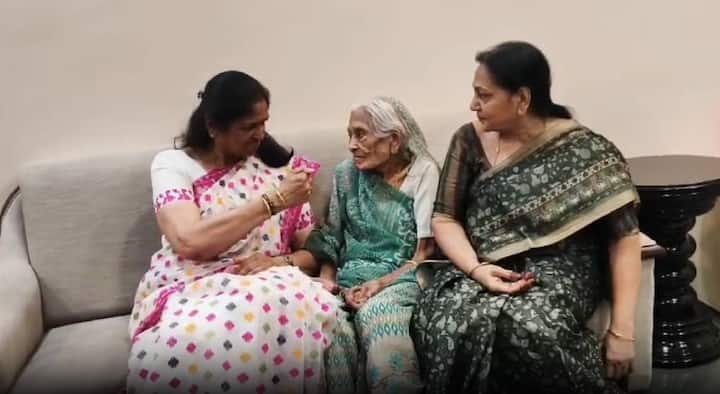 राष्ट्रवादीकडून राज्यसभेची उमेदवारी प्रफुल पटेल यांचे निकटवर्ती असलेले राजेंद्र जैन यांना देण्यात आली त्यानंतर प्रफुल पटेल यांच्या पत्नी वर्षा पटेल यांनी राजेंद्र यांच्या घरी भेट देत राजेंद्र जैन यांच्या आईला