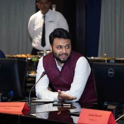 'जर ही पांढरी पट्टी सर्वांना विचारुन मारण्यात आली असती, तर मला असं वाटतं कुणी आक्षेप घेतला नसता'.