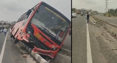 Accident News : भरधाव एसटीवर चालकाचे नियंत्रण सुटलं, बस डीवायडर तोडून थेट गटरात शिरली; पुणे - सातारा महामार्गावरील खोपी गावाच्या हद्दीतील घटना