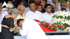 মুখে না বললেও হয়তো... শুভেন্দু অধিকারীকে কী বার্তা বুদ্ধদেব ভট্টাচার্যর স্ত্রীর?